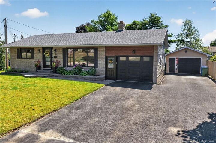 14 Cabot Drive — photo 1