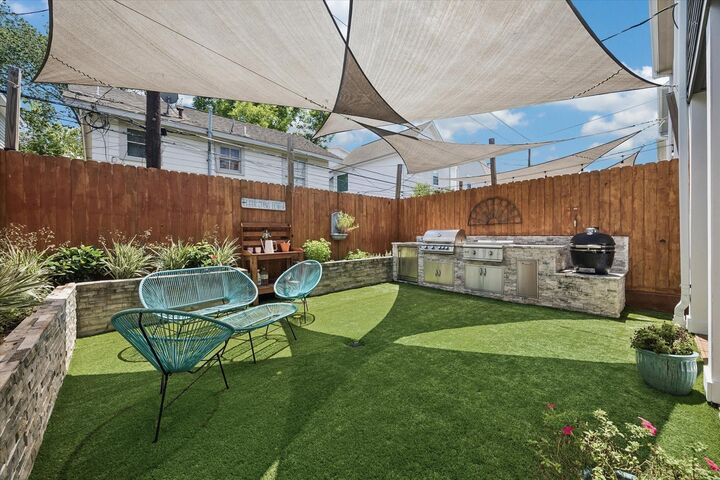 Property Photo:  118 E 27th Street B  TX 77008 