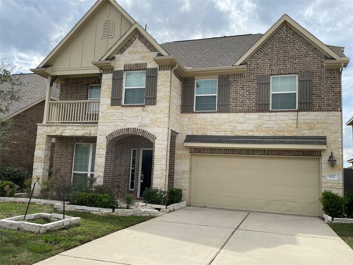 Property Photo: 627 Oak Circle Drive E TX 77301