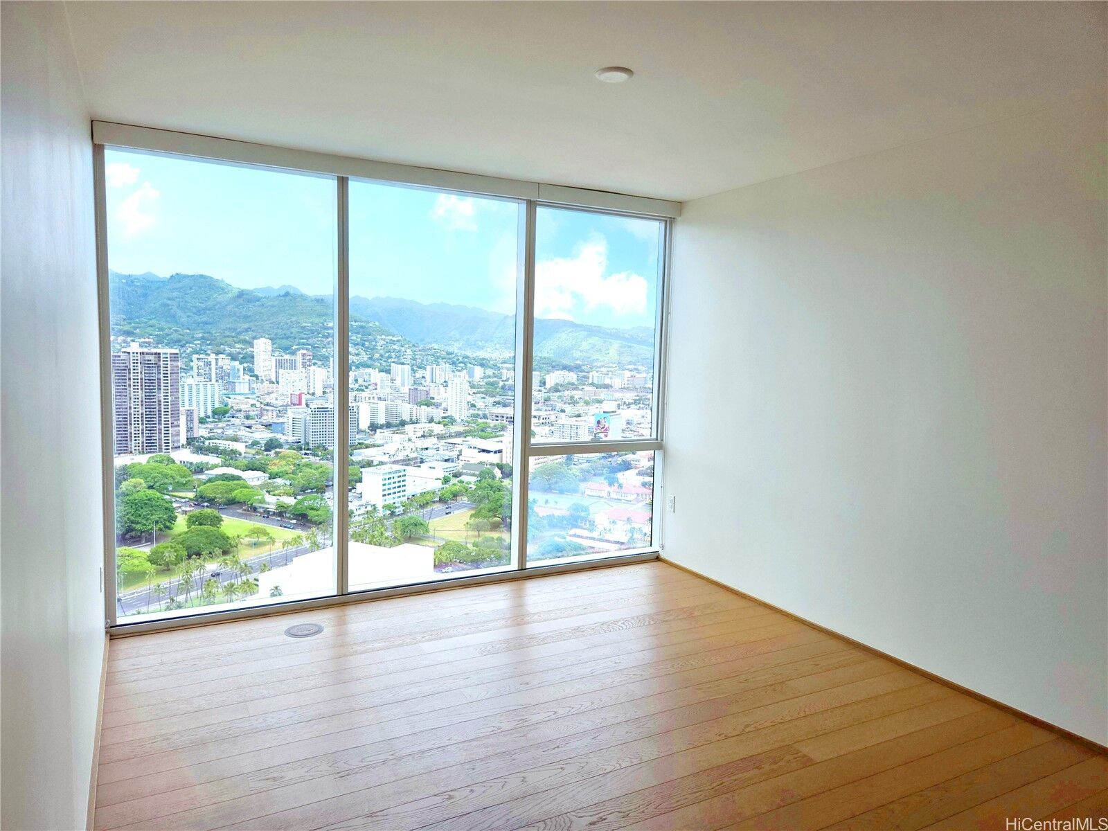 Property Photo:  888 Kapiolani Boulevard 4112  HI 96813 