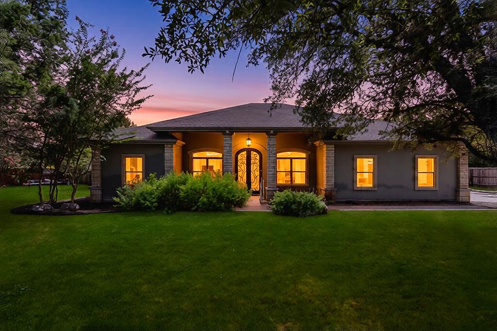 Property Photo:  1070 Kings Ranch Road  TX 78003 