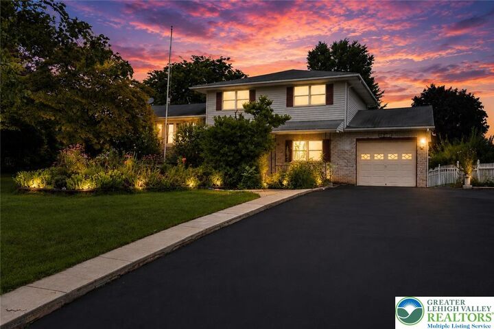 Property Photo:  4279 Hilltop Place  PA 18020 