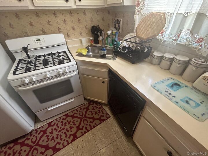 Property Photo: 107 Sneden Place W 107 NY 10977
