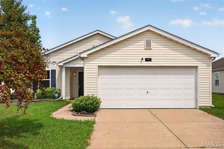Property Photo: 1413 Autumn Lakes Lane IL 62258