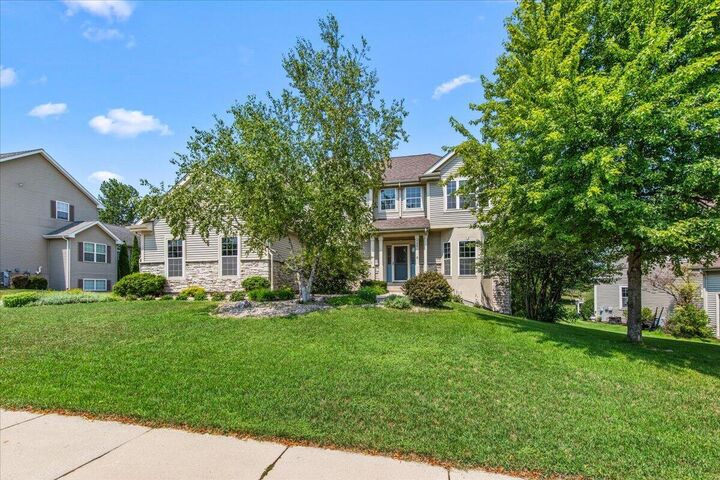 Property Photo:  700 Creekwood Dr  WI 53095 
