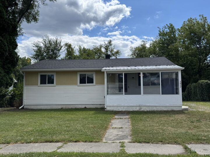 Property Photo:  1613 Harvest Lane  MI 48198 