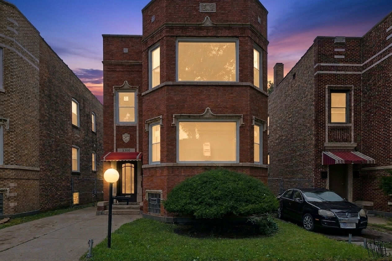 Property Photo:  8718 S Kingston Avenue  IL 60617 
