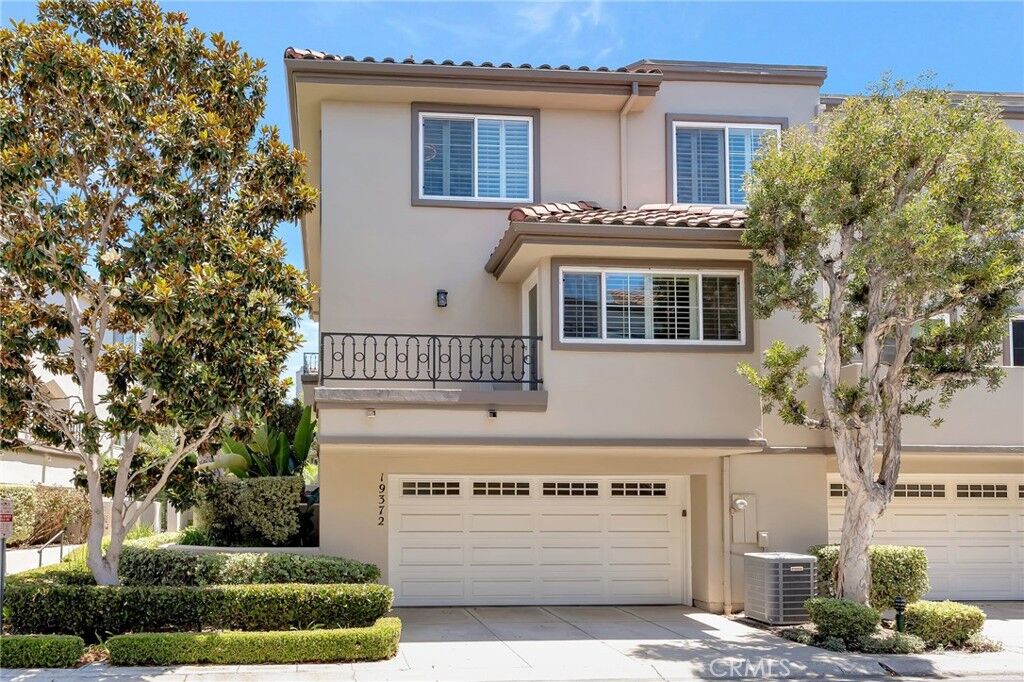 Property Photo:  19372 Maidstone Lane  CA 92648 