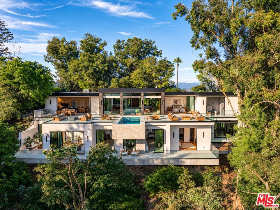 Property Photo:  12752 Mulholland Drive  CA 90210 