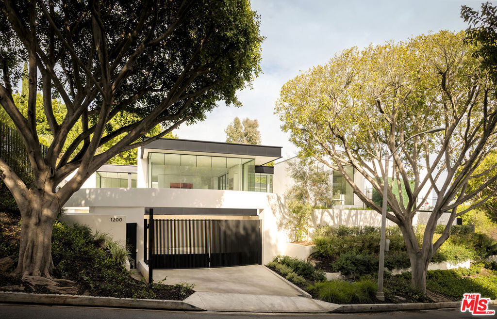 Property Photo:  1200 Laurel Way  CA 90210 