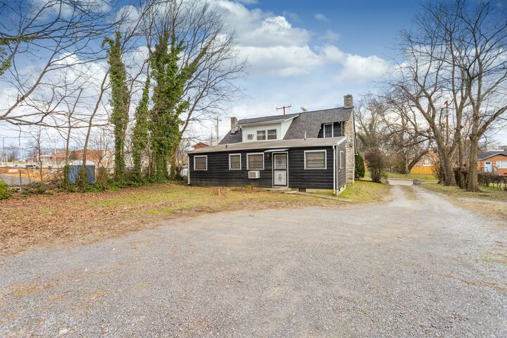 Property Photo:  217 Cleveland St  TN 37207 