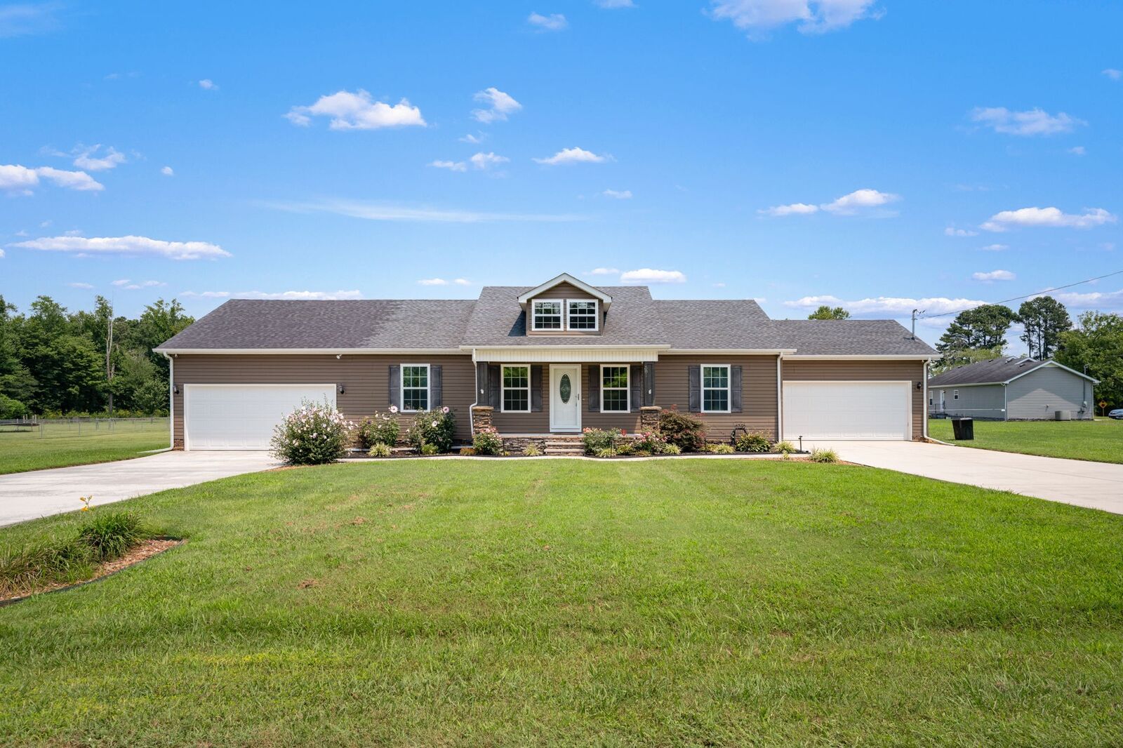 Property Photo:  581 Oakwood Ln  TN 37388 