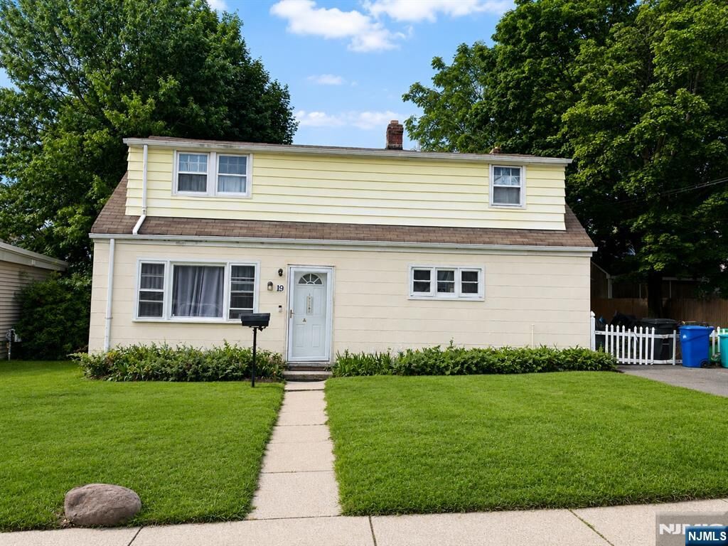 Property Photo:  19 Lynne Avenue  NJ 07506 
