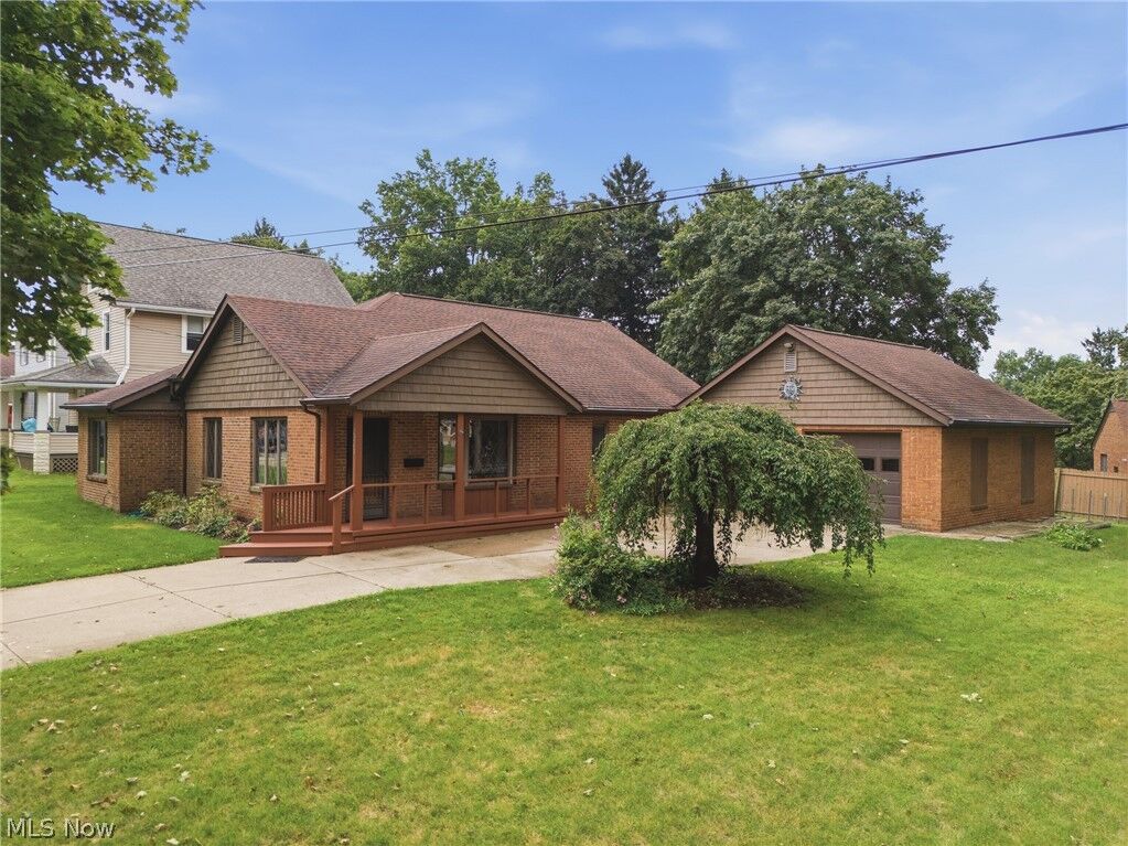 Property Photo:  2260 Englewood Avenue  OH 44312 