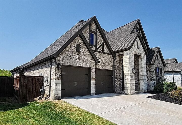 Property Photo: 2193 Cloverfern Way TX 76052