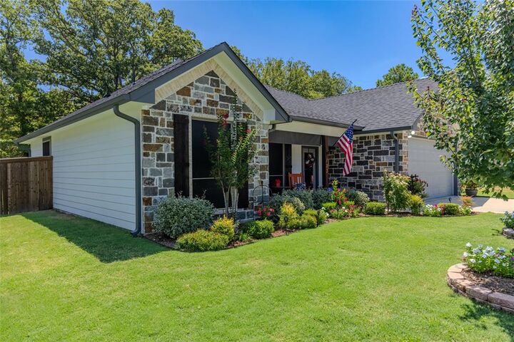 Property Photo:  123 Oak Street  TX 75440 