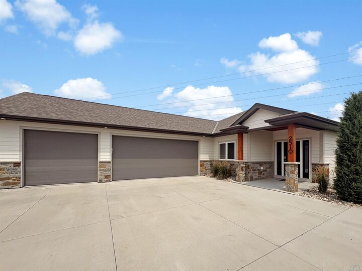 Property Photo:  2510 Glen Ellen Rd  IA 51106 