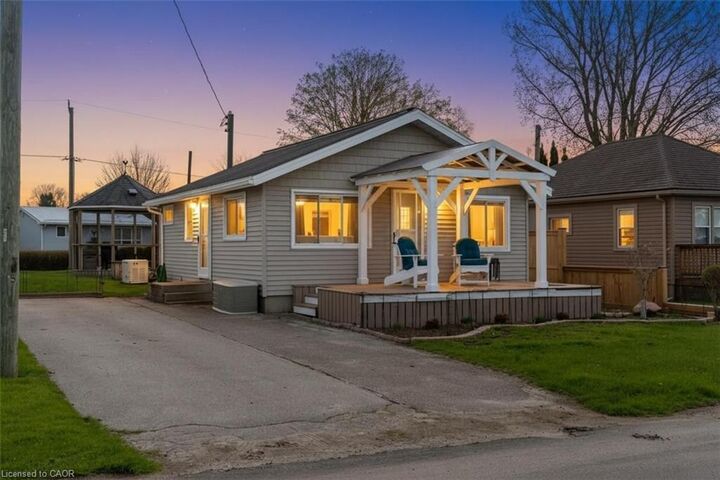 Property Photo: 21 Fourth Avenue ON N0E 1M0
