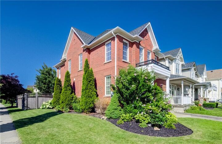 Property Photo: 3 Golden Iris Crescent ON L0R 2H0