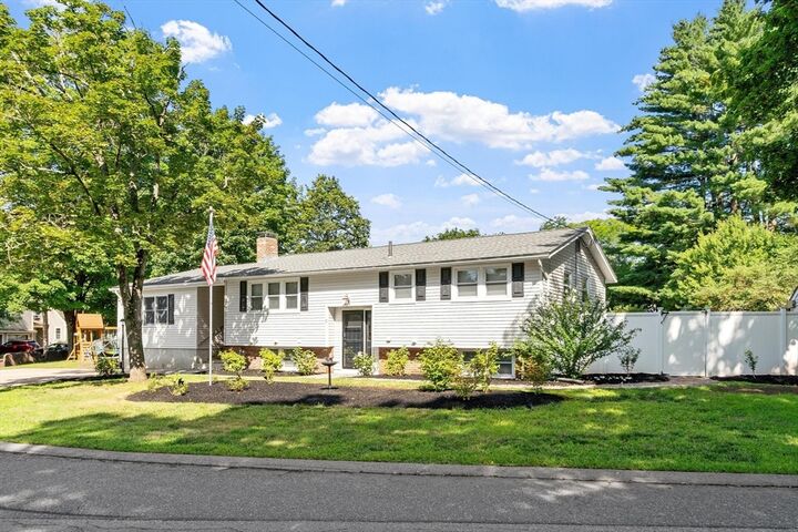 Property Photo:  2 Stratton Dr  MA 01749 