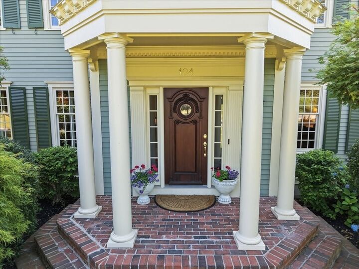 Property Photo:  104 Pokanoket Ln  MA 02050 