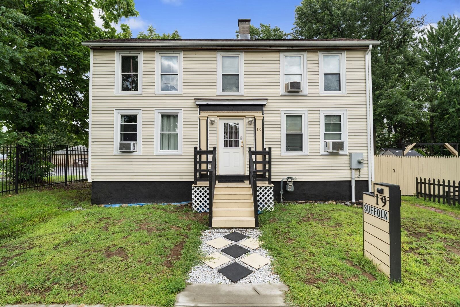 Property Photo:  19 Suffolk St  MA 01109 