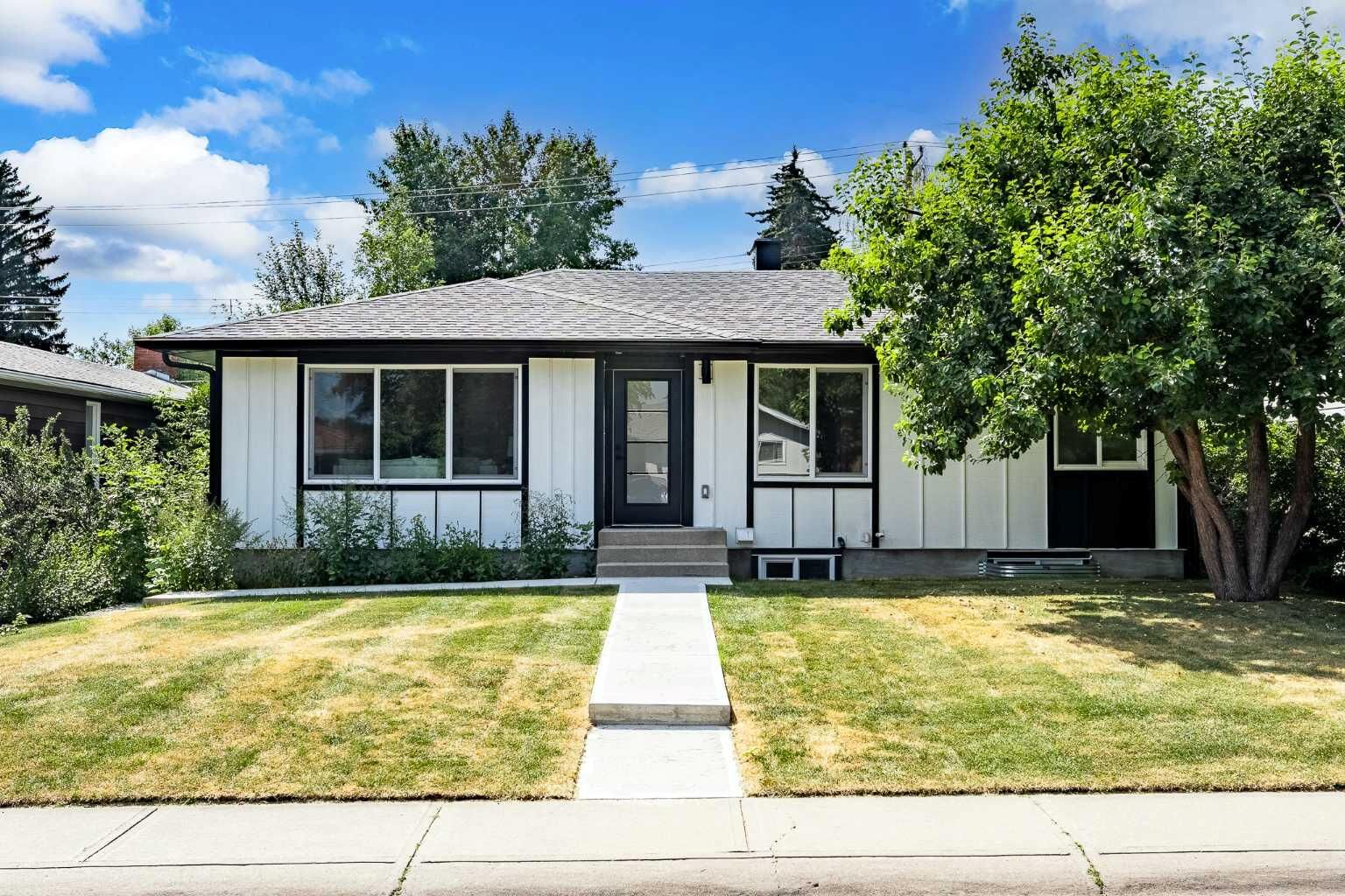 Property Photo:  451 Arlington Drive SE  AB T2H 1S4 