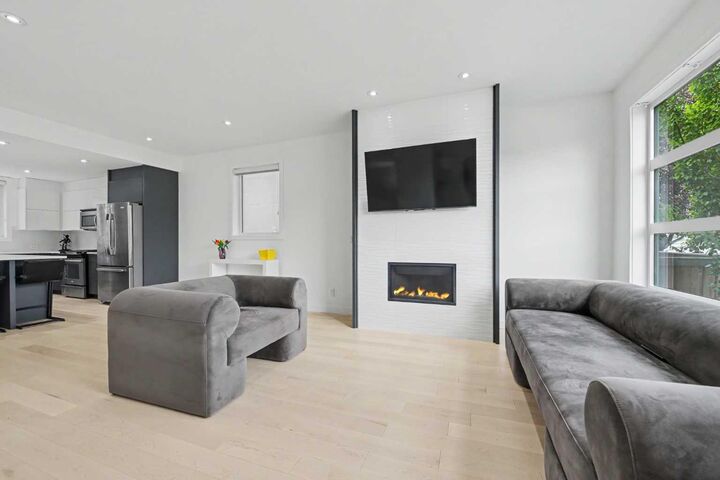 Property Photo: 1713 34 Avenue SW AB T2T 2B7