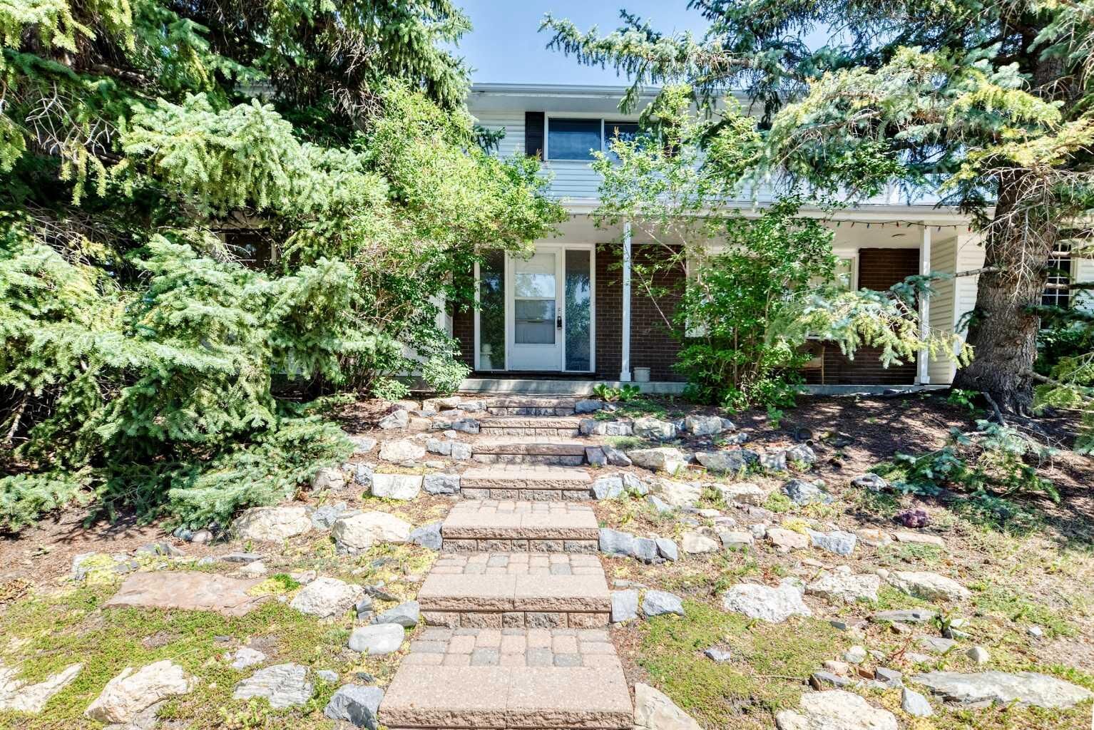 Property Photo: 2 Varsplain Place NW AB T3A 0C7
