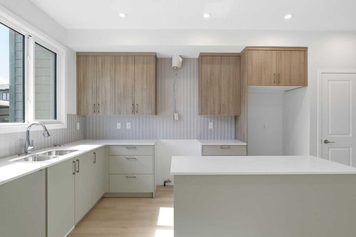Property Photo:  131 Royston Way NW  AB T3L 0N7 