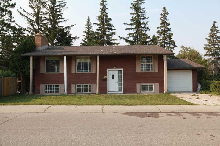 904 73 Avenue SW — photo 1