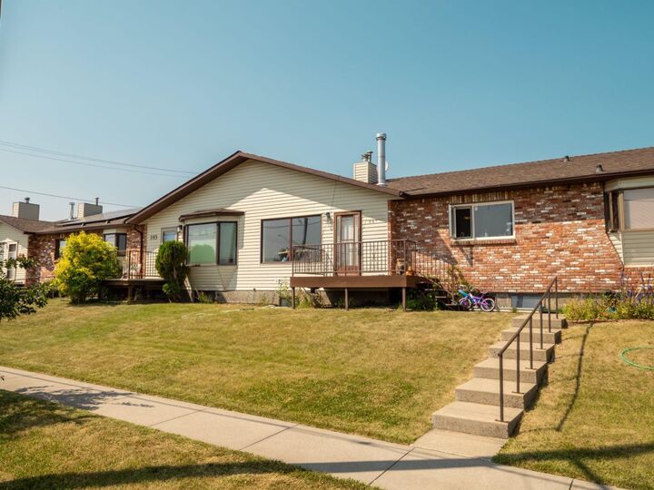 Property Photo: 287 2 Avenue W AB T0K 0K0