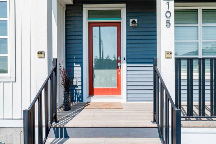 Property Photo:  105 Highview Gate SE  AB T4A 3L6 