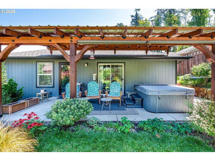 Property Photo:  510 S 6th St  OR 97477 