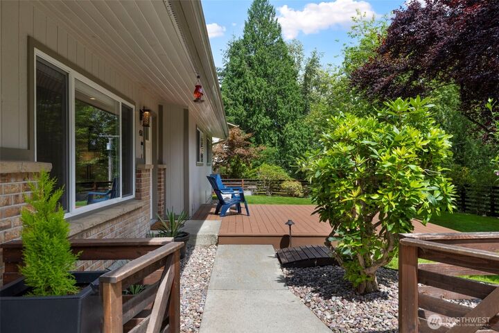 Property Photo: 450 Mount Defiance Circle SW WA 98027