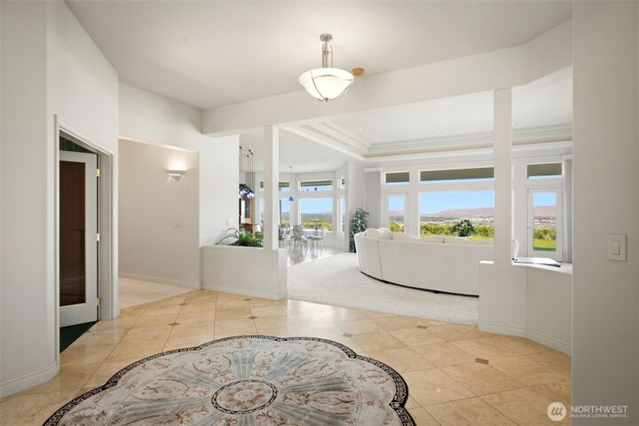 Property Photo:  24  Eagle Crest Drive  WA 98903 