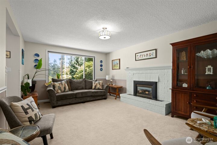 Property Photo:  7409  207th Avenue E  WA 98391 