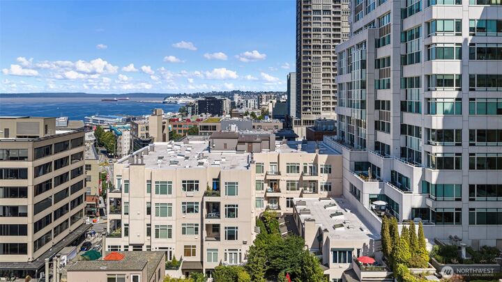 Property Photo:  2030  Western Avenue 514  WA 98121 