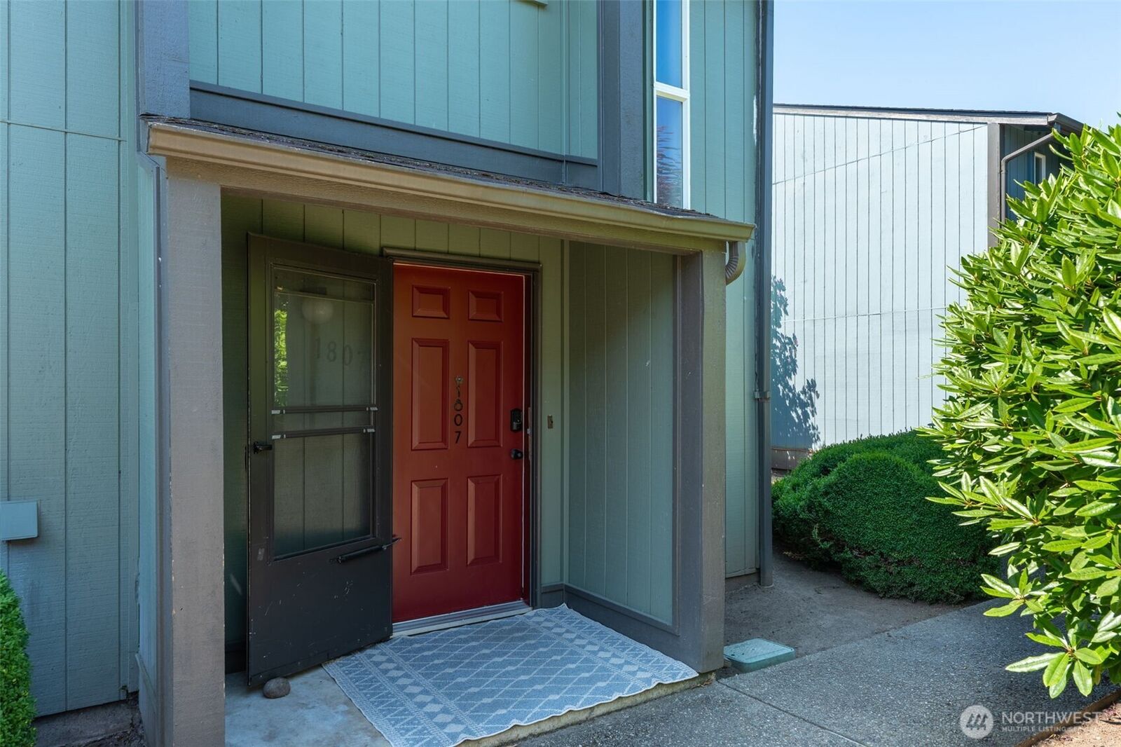 Property Photo: 1801 M Street NE 1807 WA 98002
