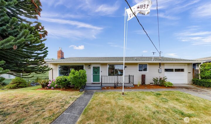 Property Photo:  1505  39th Street  WA 98221 