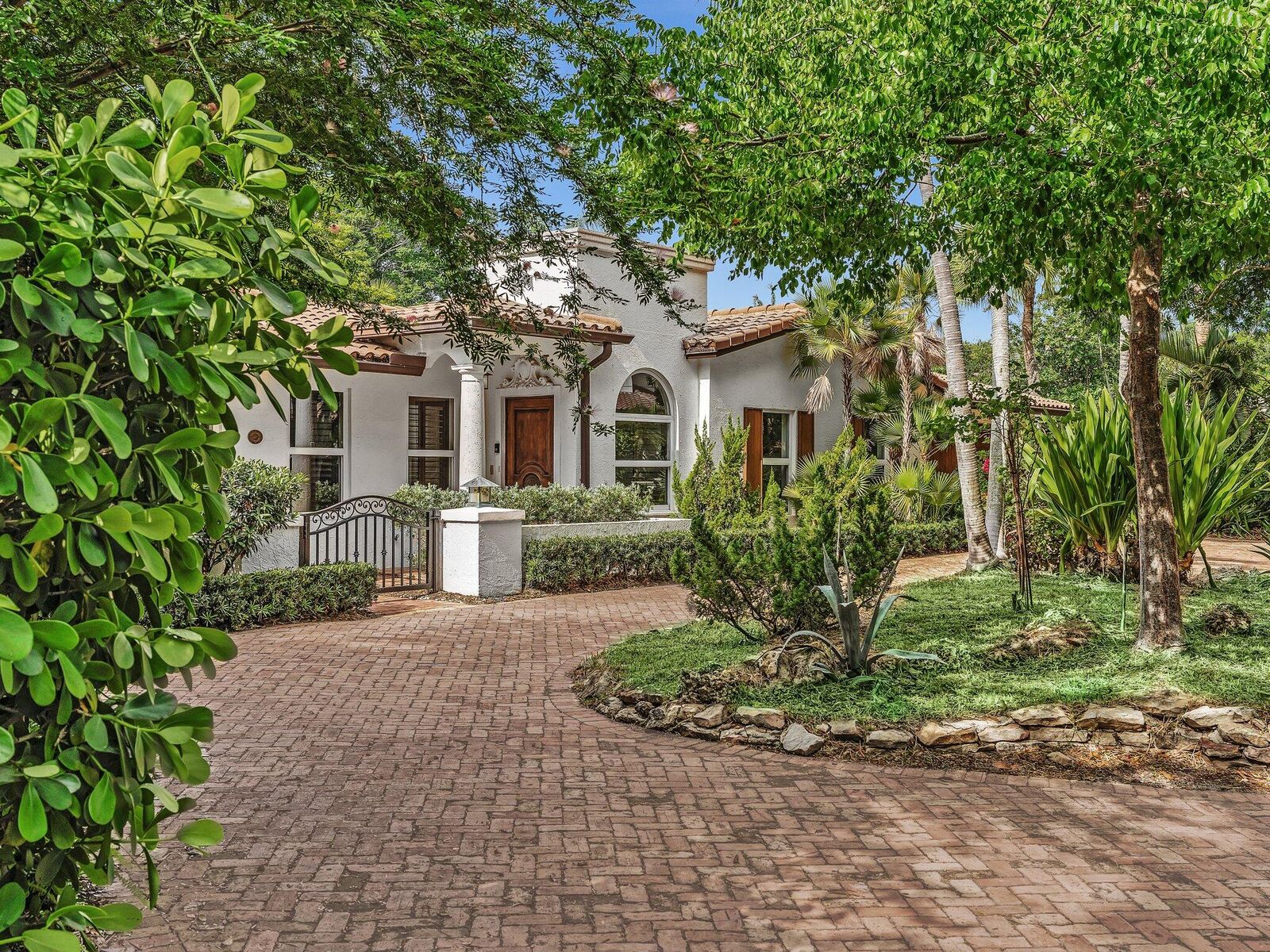 Property Photo:  898 Azalea Street  FL 33486 