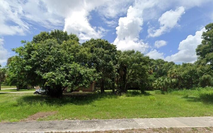 Property Photo:  423 N 19th N Street  FL 34950 