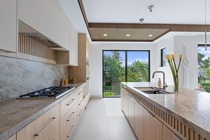 Property Photo: 3099 Banyan Road B FL 33432