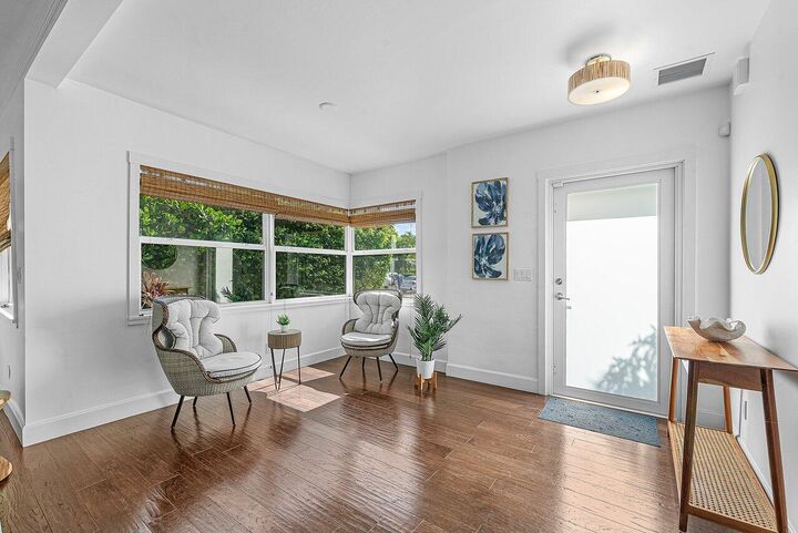 Property Photo: 414 NE 7th Avenue FL 33483