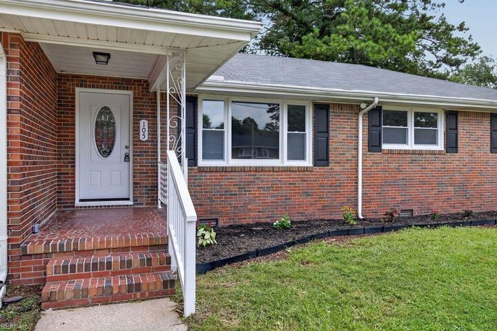 Property Photo: 105 Cottonwood Ln VA 23320
