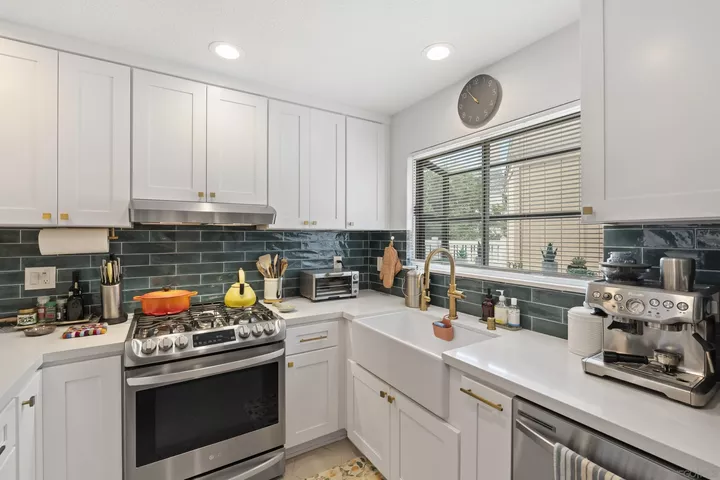 Property Photo:  3985 Wabaska Dr 15  CA 92107 