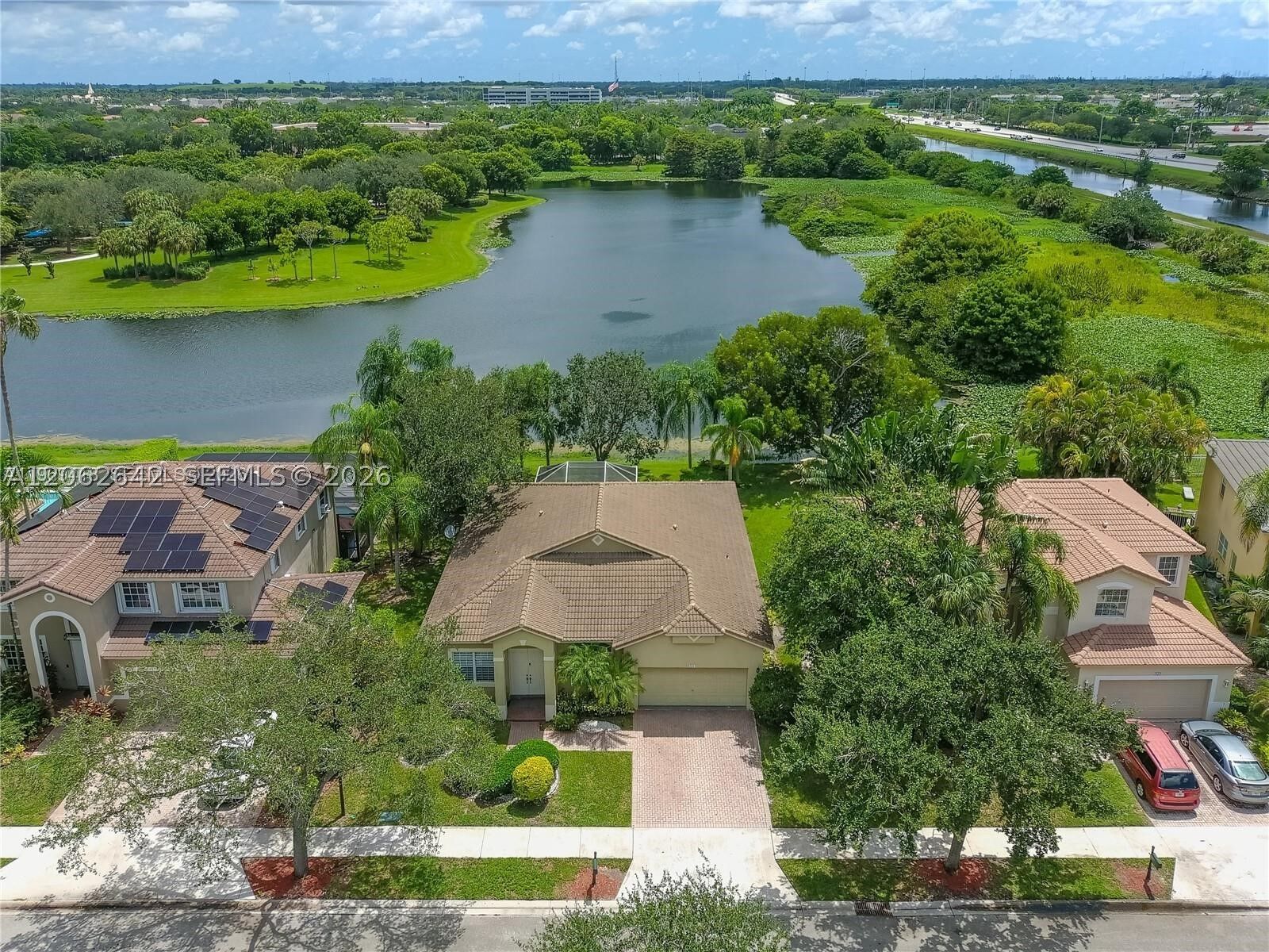 Property Photo: 4310 Diamond Way 4310 FL 33331