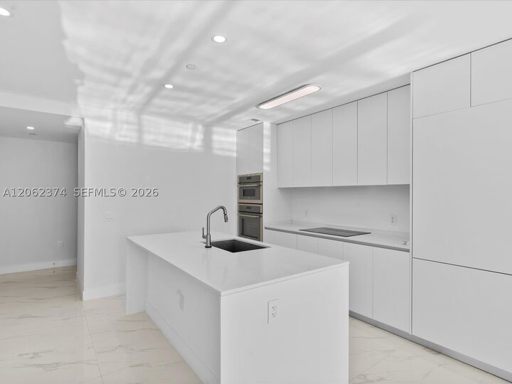 Property Photo: 700 NE 24th St 503 FL 33137