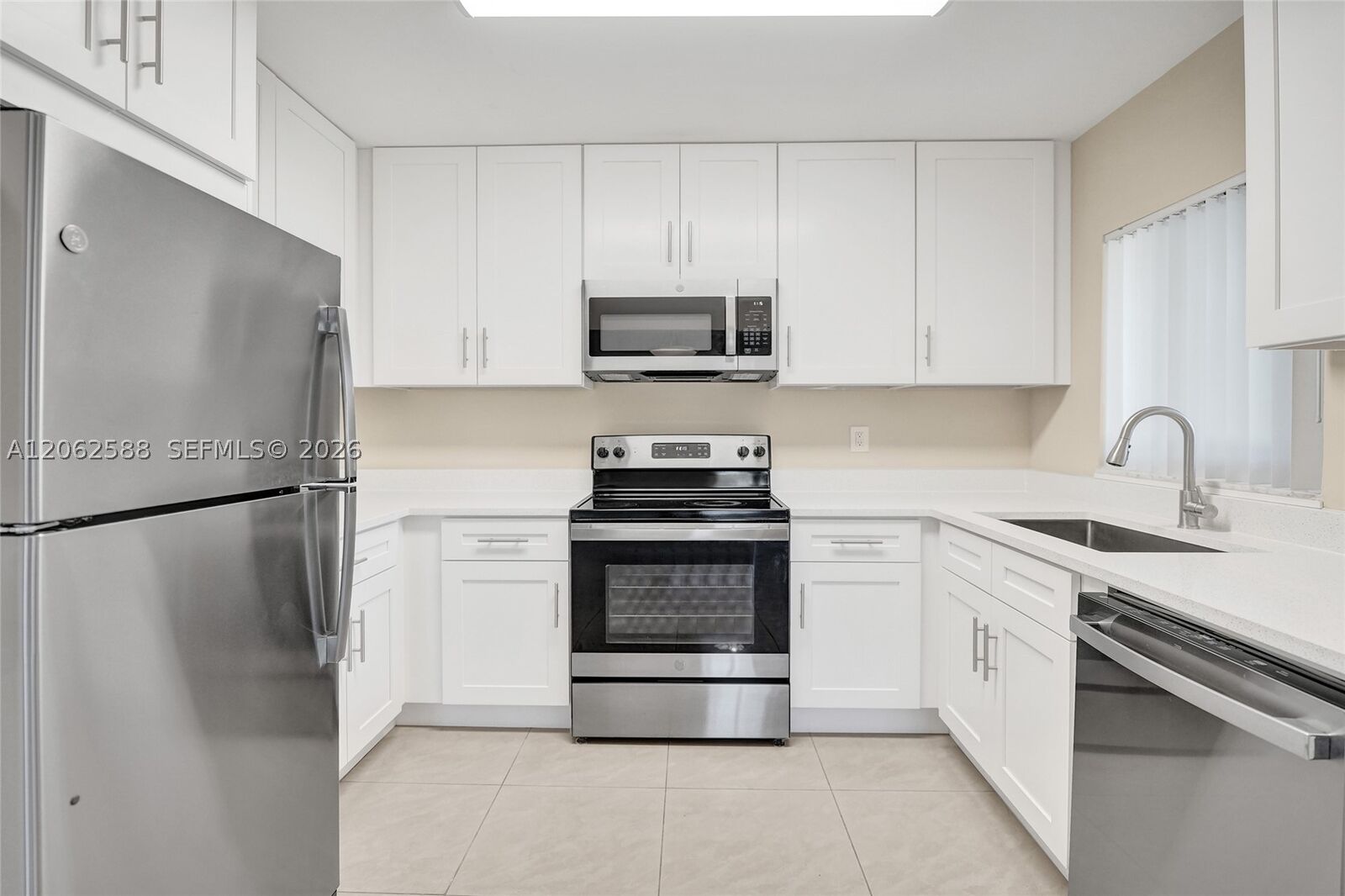 Property Photo: 920 SW 28th St 1-2 FL 33315