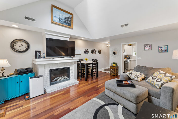 Property Photo:  22 Woodbury Place 22  CT 06798 